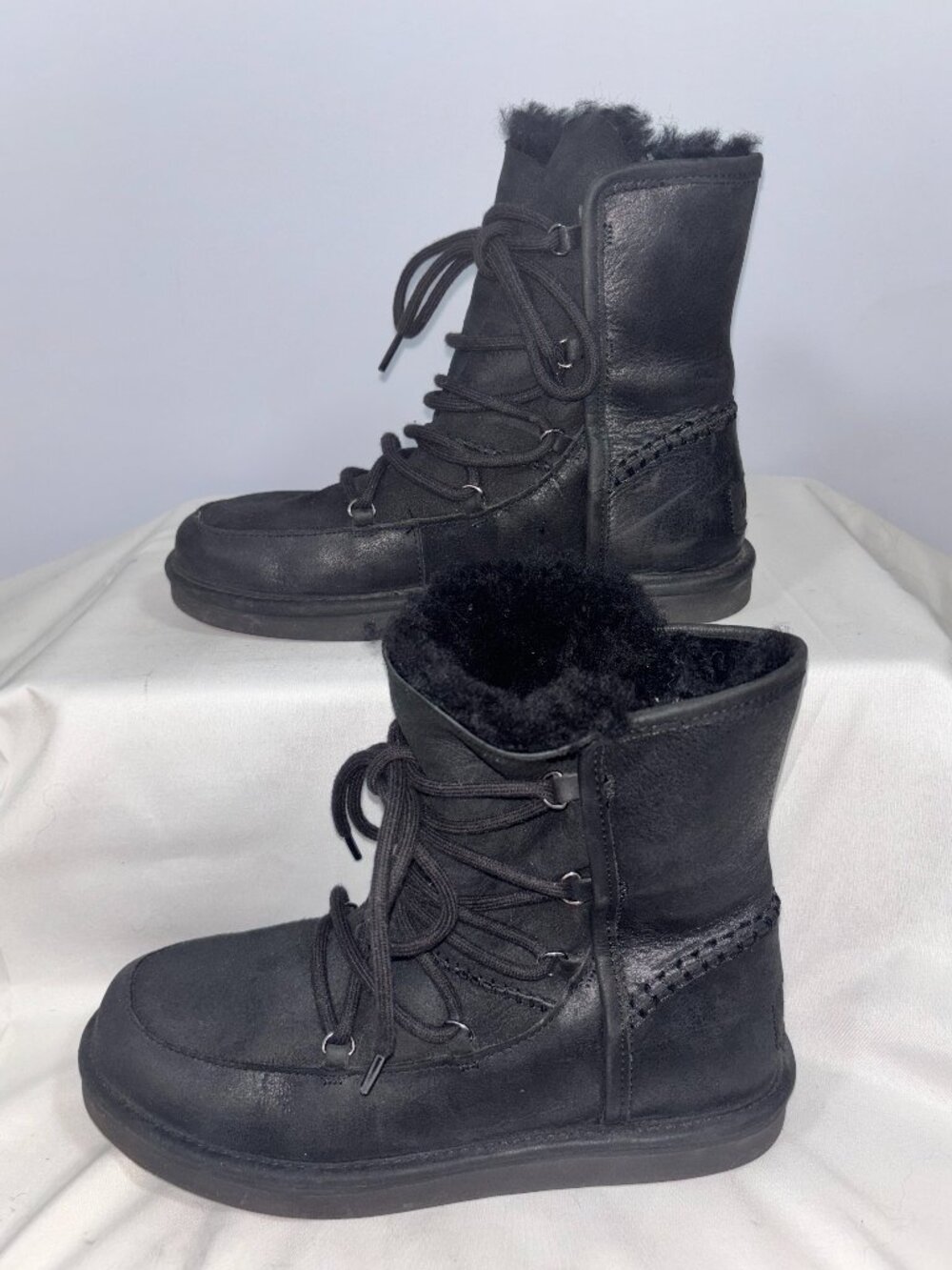 UGG Lodge Black Leather Suede Lace Up Ankle Boots Women's Size 8
